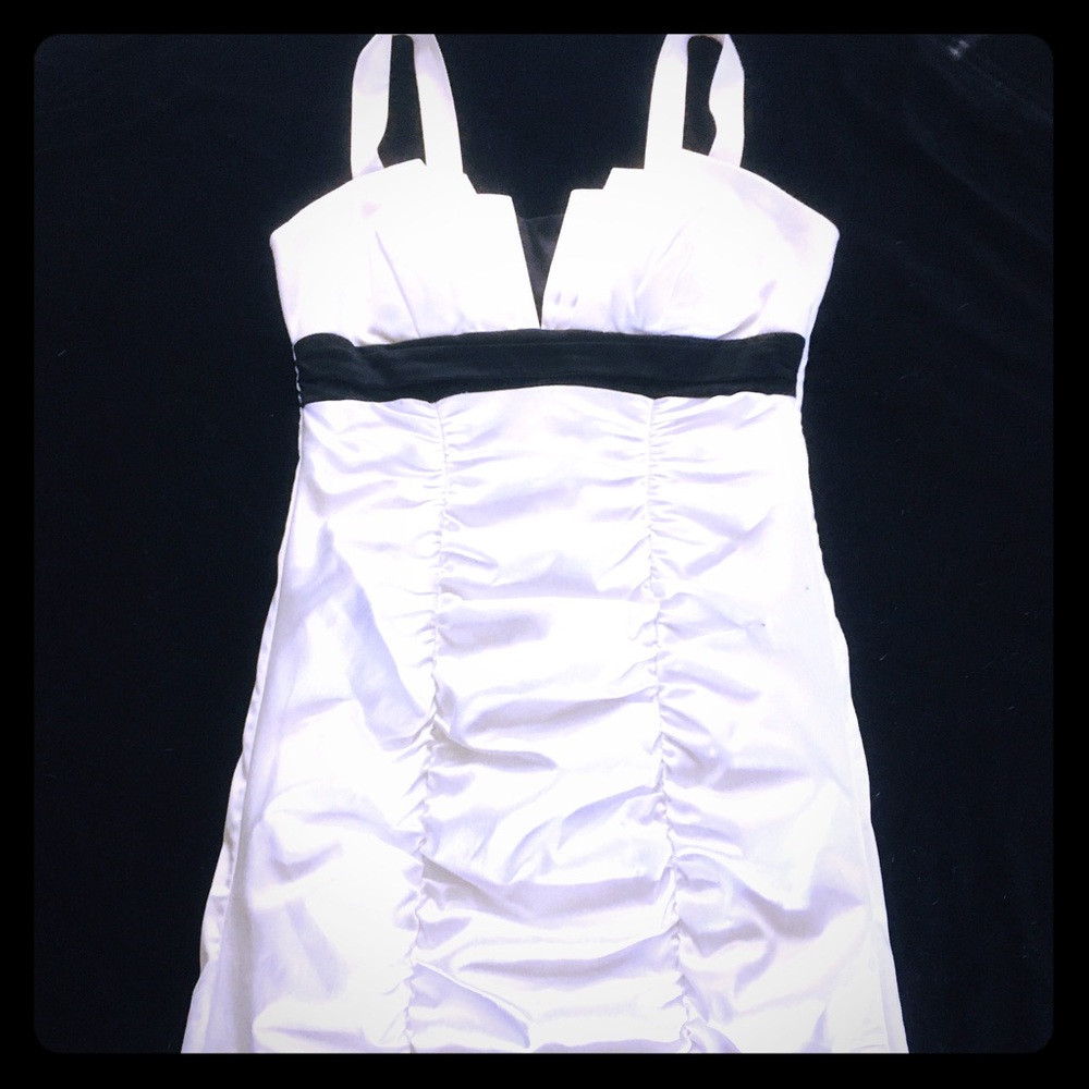 Prom or wedding dress - Picture 1 of 6